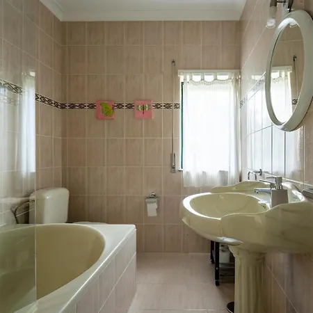 Casa Carvalho De Bouca, Moreira Moncao * Cortinhal