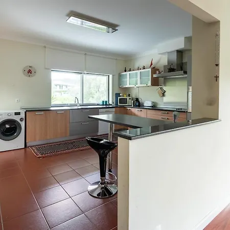 Casa Carvalho De Bouca, Moreira Moncao * Cortinhal