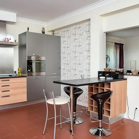 Casa Carvalho De Bouca, Moreira Moncao * Cortinhal