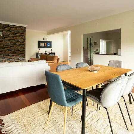 Casa Carvalho De Bouca, Moreira Moncao