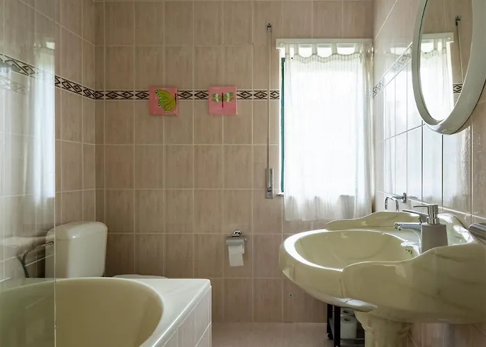 Casa Carvalho De Bouca, Moreira Moncao * Cortinhal