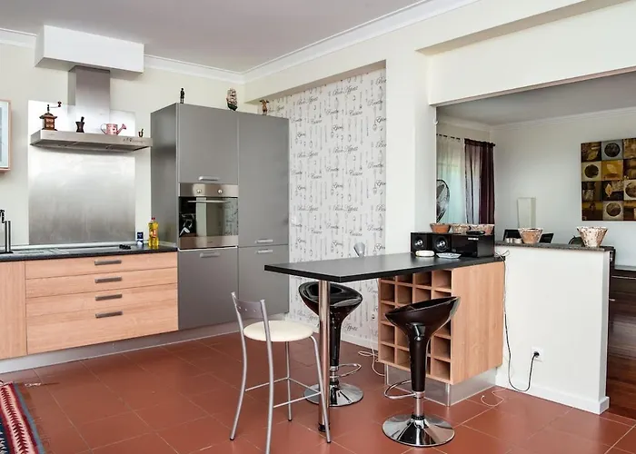 Casa Carvalho De Bouca, Moreira Moncao * Cortinhal